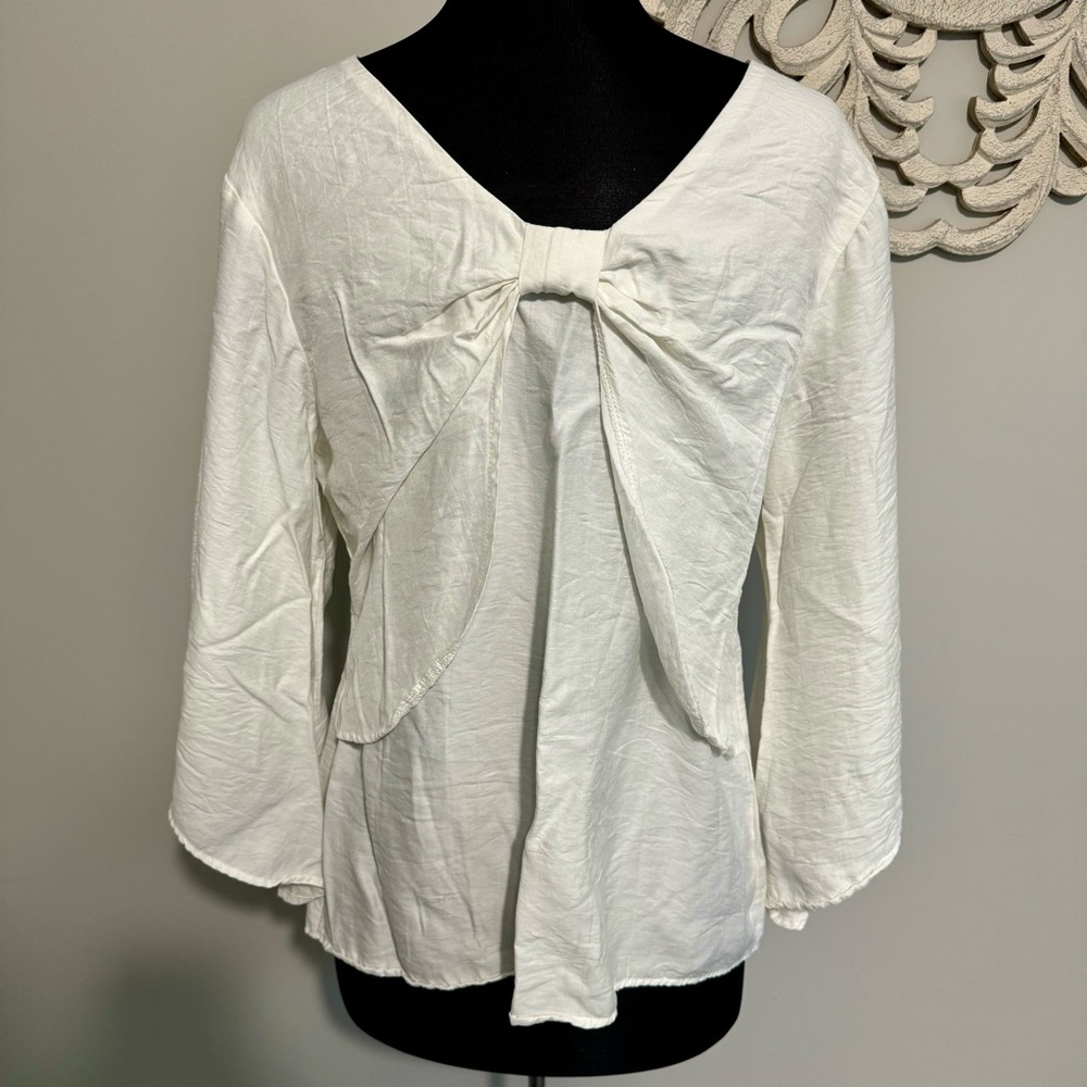 White Relaxed top with bow back
